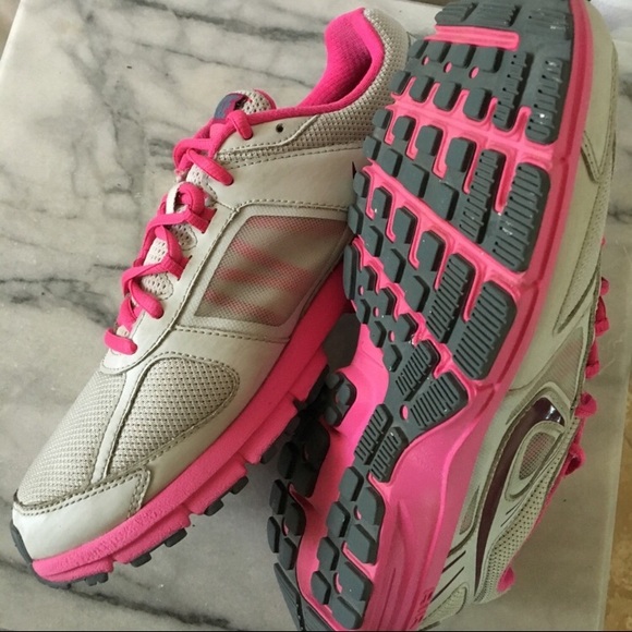 NiKe AIr ReLeNtLEsS  3 - Picture 4 of 9